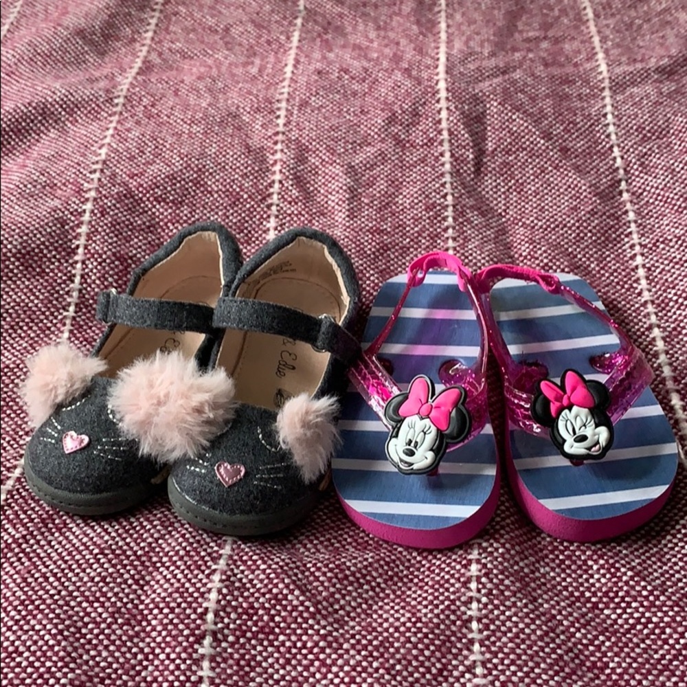 2 Pairs of Toddler Shoes: Size 6